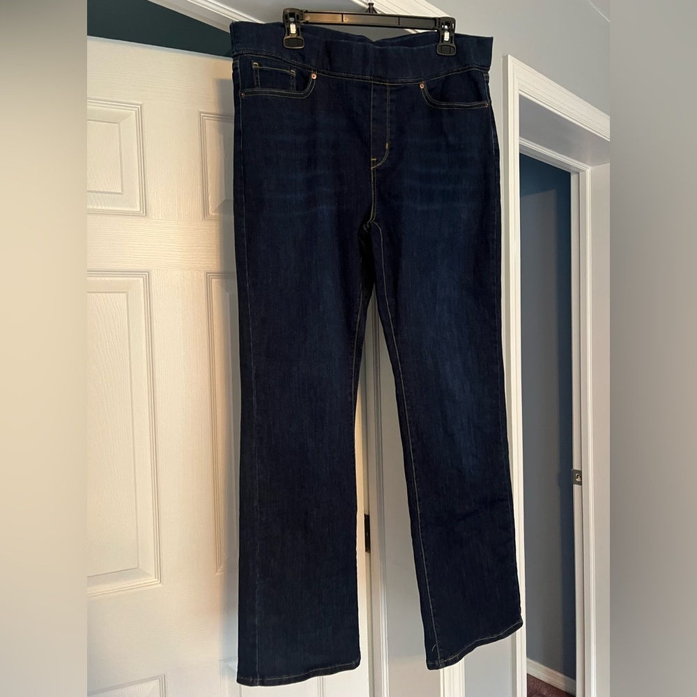 Levi’s Signature Gold Dark Blue Denim Jeans